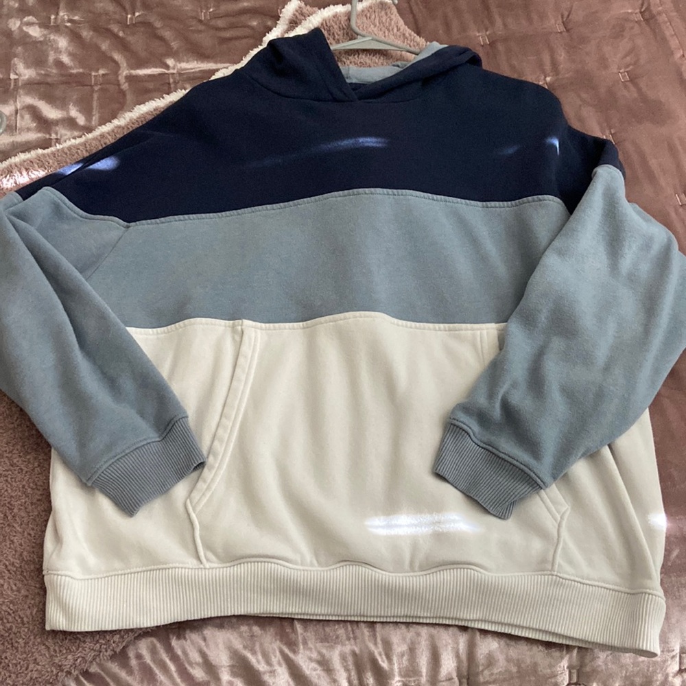 american eagle hoodie in great condition!!